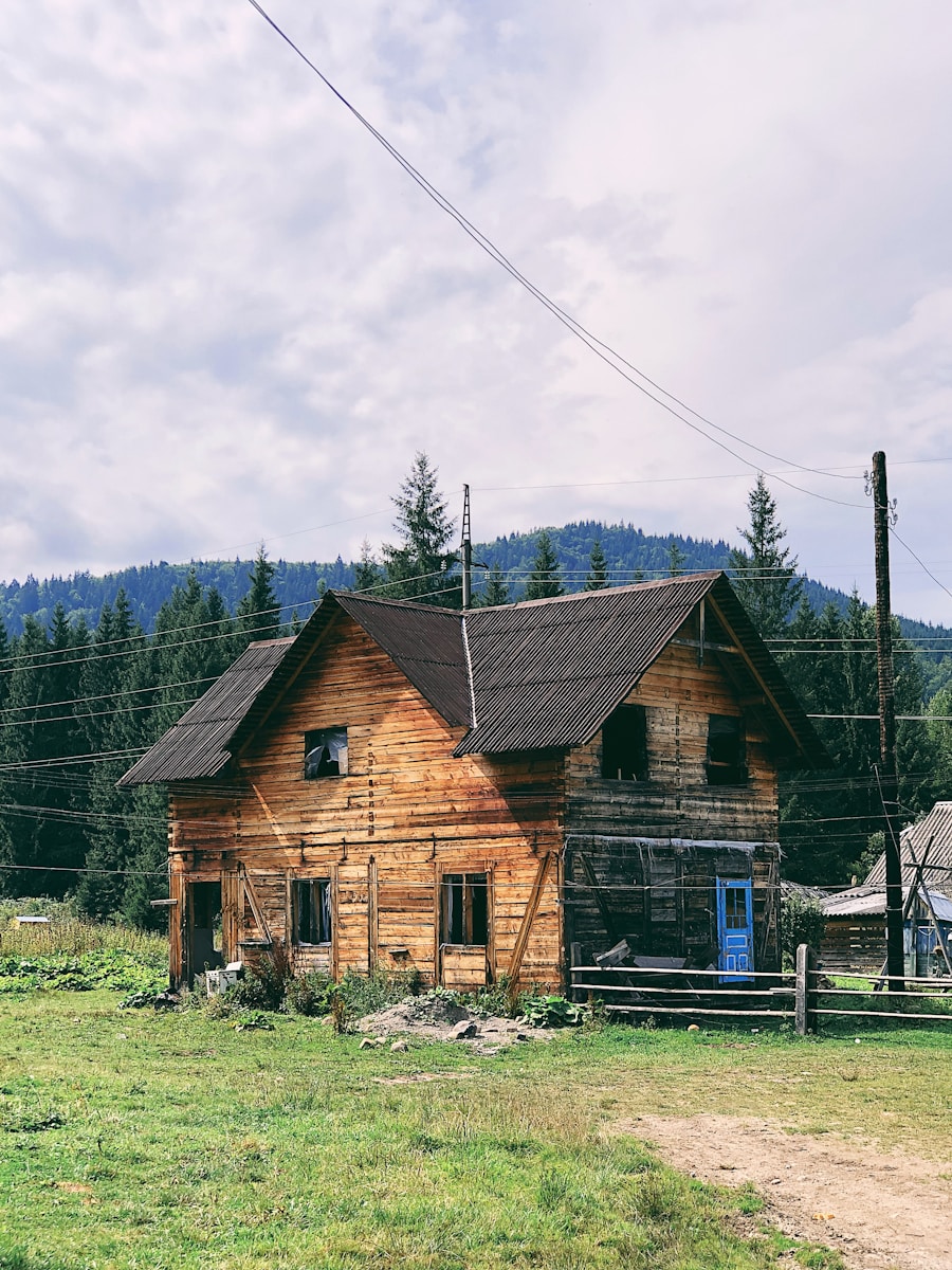 construire une maison en terre crue : est-ce durable ? explorer les avantages et défis
